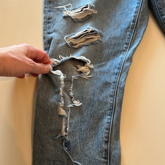 Levi’s Women’s Distressed Skinny Jeans - Picture 5 of 12